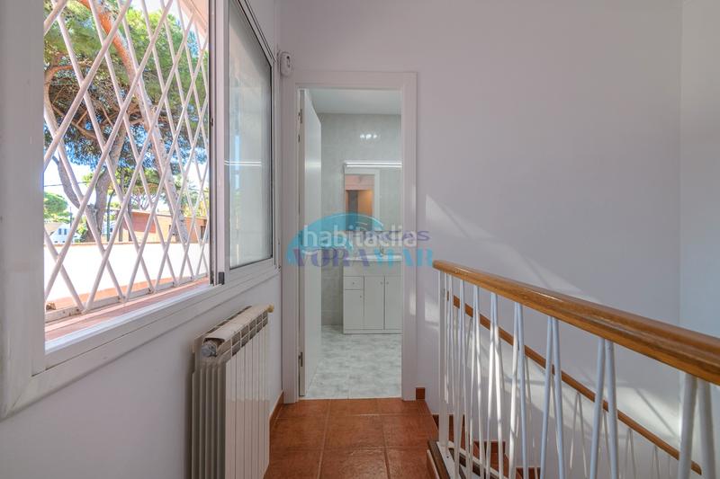 Foto 2b88b59b-d019-42f9-8d2d-0b264ad08dd4. Maison avec chauffage parking dans La Pineda Castelldefels