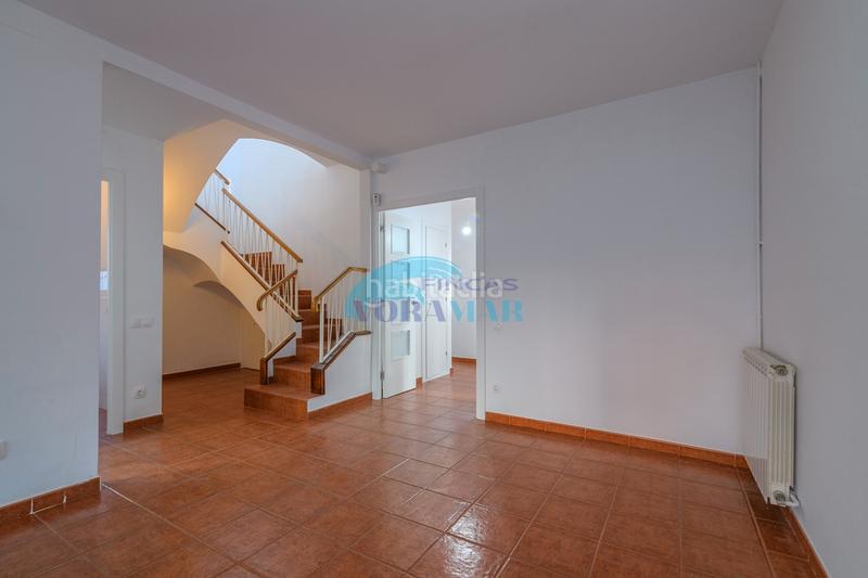 Foto a719ad9b-196e-4e17-ba1b-37e6749e7cf4. Maison avec chauffage parking dans La Pineda Castelldefels