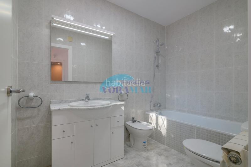 Foto d58097e9-1d9a-481b-84c1-59fae41dcefd. Maison avec chauffage parking dans La Pineda Castelldefels