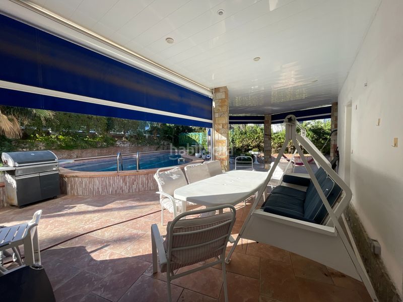 Foto 022a86fb-3755-4489-af85-91f47ef69df5. Casa amb xemeneia calefacció aparcament piscina a Castelldefels