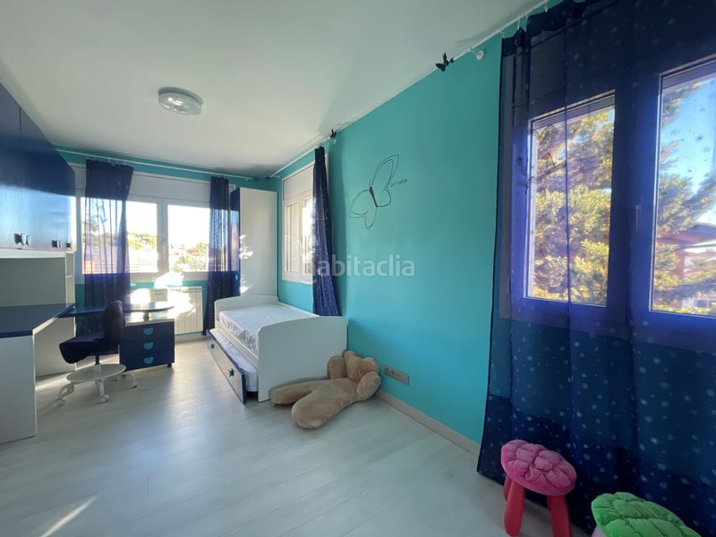 Foto 0cb5b549-3400-4ace-b6f6-29d464e05f6c. Casa amb xemeneia calefacció aparcament piscina a Castelldefels