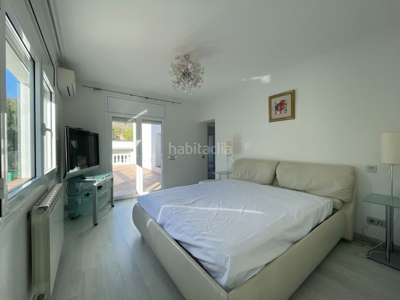 Foto 2738fac8-be4d-4ff7-bf91-66f5e8aa3b23. Casa amb xemeneia calefacció aparcament piscina a Castelldefels