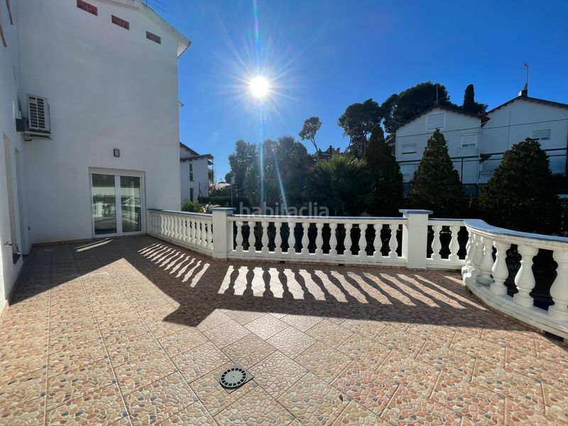 Foto 2b35b198-9986-4e8d-8cd3-00fe2f4be5ce. Casa amb xemeneia calefacció aparcament piscina a Castelldefels