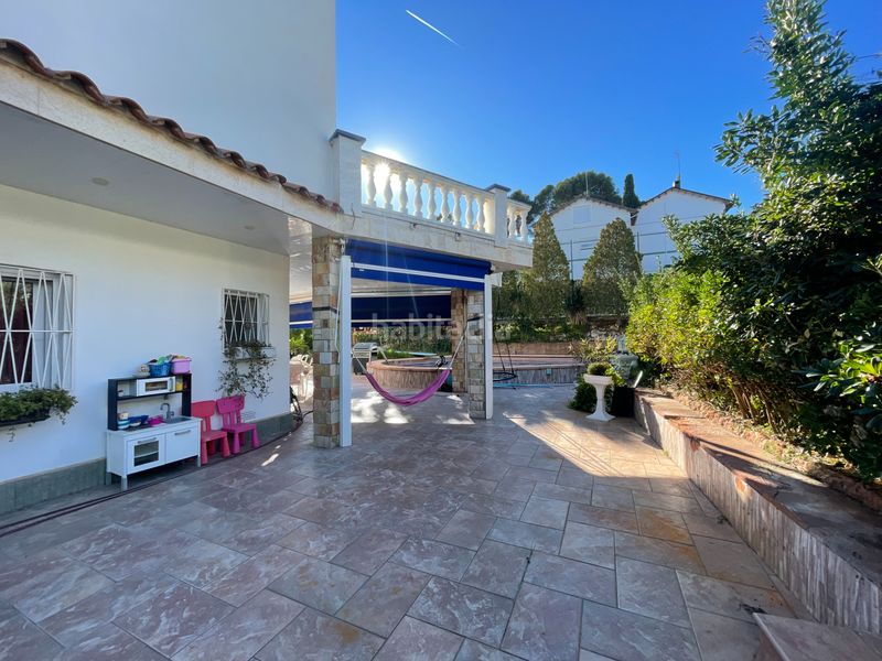 Foto 3fbc78d3-097f-4fda-8116-11a24e625ce0. Casa amb xemeneia calefacció aparcament piscina a Castelldefels