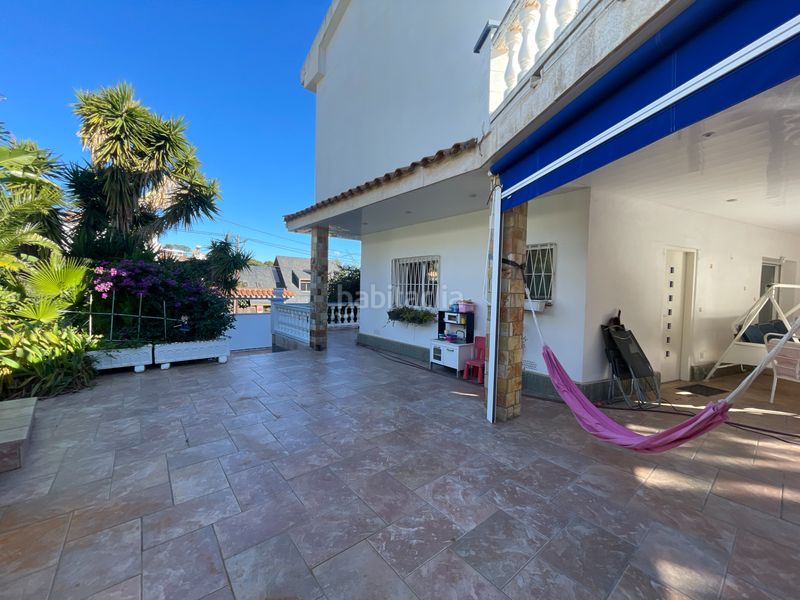 Foto adef6b6f-8eed-41ee-bff8-ac7e09ca79bf. Casa amb xemeneia calefacció aparcament piscina a Castelldefels