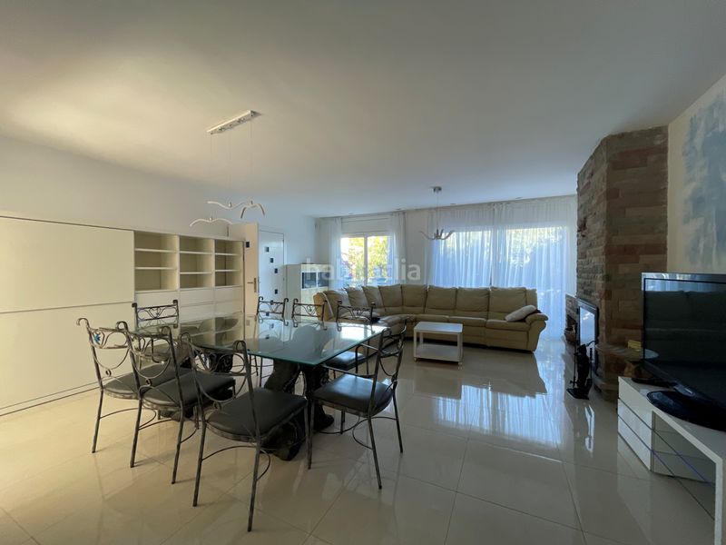 Foto c148f5b9-4061-4316-9942-4af05cad1776. Casa amb xemeneia calefacció aparcament piscina a Castelldefels
