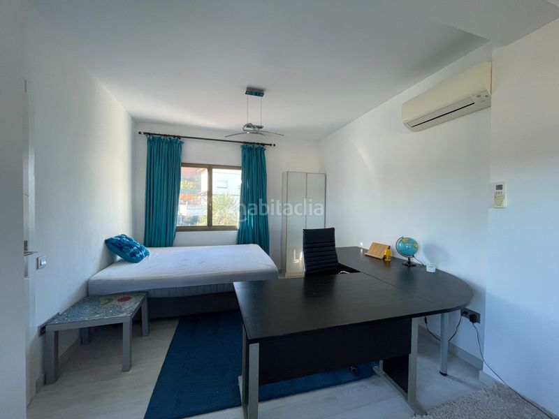 Foto d8f029ae-3464-43af-8471-ca3edae8bb2c. Casa amb xemeneia calefacció aparcament piscina a Castelldefels