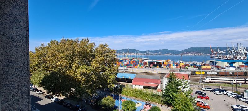 Foto 02cf4df6-c4cc-4bb7-adbf-fc3081c79d59. Lloguer pis amb calefacció aparcament a Centro - Areal Vigo