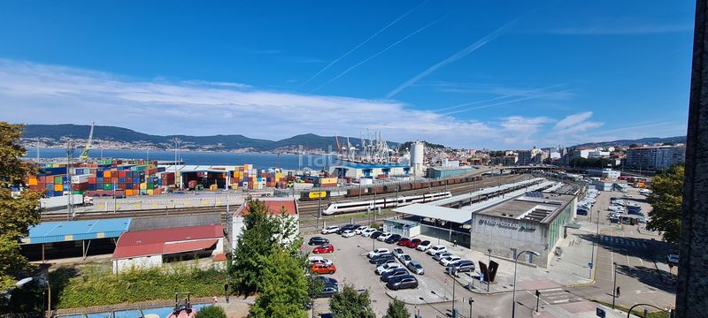 Foto c6d02f60-d549-4c1e-b482-63c96cb2f3b9. Lloguer pis amb calefacció aparcament a Centro - Areal Vigo