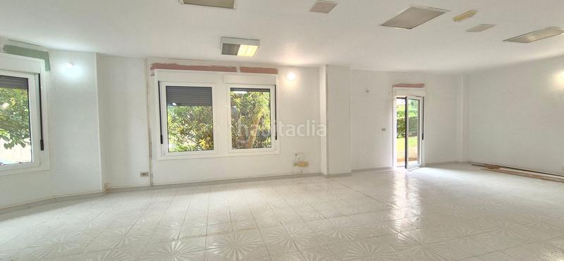 Foto 24f2a3c2-876c-4086-82c4-51cf751156ba. Alquiler local comercial en Navia Vigo