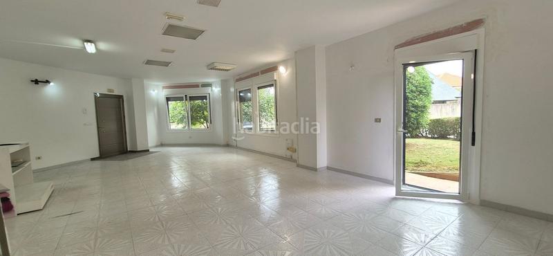 Foto 7d0e69aa-d95c-403a-a6c4-255afcbc3df7. Alquiler local comercial en Navia Vigo