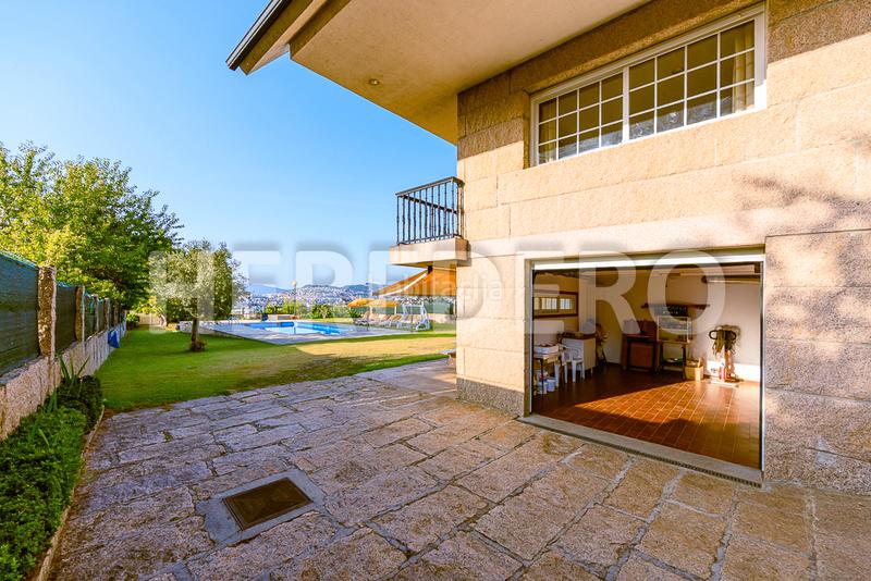 Foto 2525a252-591b-4adc-93a4-11216f58534a. Chalet with fireplace heating parking pool in Valadares - Beade Vigo