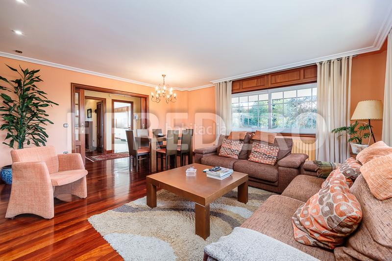 Foto 2f4e351e-4bab-4e19-b0c7-9372be60d761. Chalet with fireplace heating parking pool in Valadares - Beade Vigo