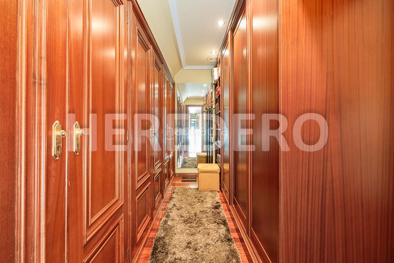 Foto 353dd229-eba8-43b9-828d-be7474628177. Chalet with fireplace heating parking pool in Valadares - Beade Vigo