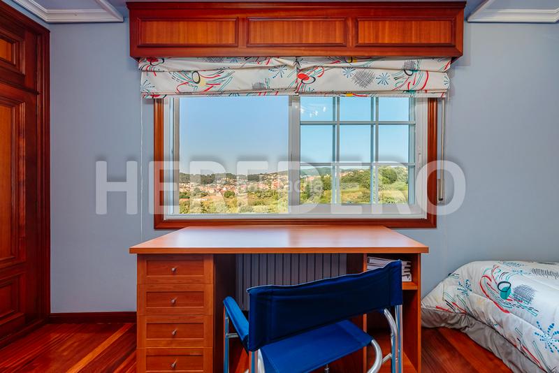 Foto 5c70176a-e682-40fc-bbe4-8ac7b1f6b202. Chalet with fireplace heating parking pool in Valadares - Beade Vigo