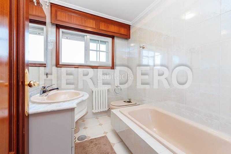 Foto 64e91574-33ad-47a6-b78c-e58f373214f3. Chalet with fireplace heating parking pool in Valadares - Beade Vigo