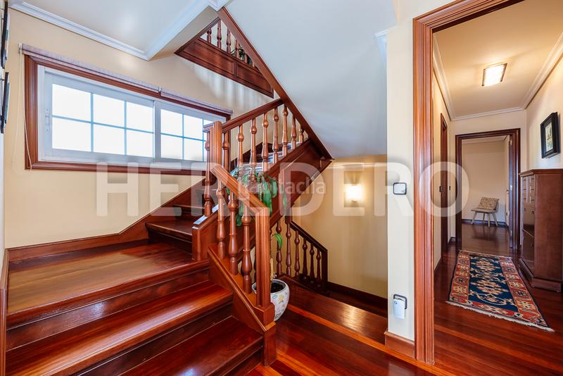 Foto 686d186c-ccd7-4c87-9cf9-42d54942d407. Chalet with fireplace heating parking pool in Valadares - Beade Vigo