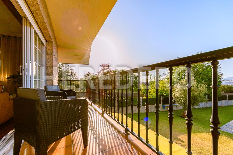 Foto 6f29bcb1-1ab8-4299-a0f8-6045d508b968. Chalet with fireplace heating parking pool in Valadares - Beade Vigo