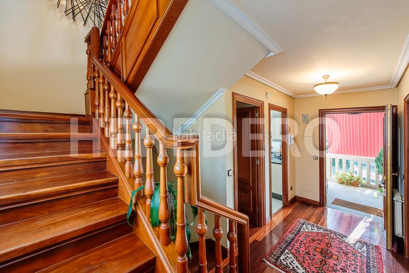 Foto 9d7a8aa1-40eb-495a-88d9-03c17541d9a3. Chalet with fireplace heating parking pool in Valadares - Beade Vigo