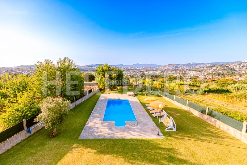 Foto aaa8b70e-f097-471b-84e9-fd7f309d14a8. Chalet with fireplace heating parking pool in Valadares - Beade Vigo