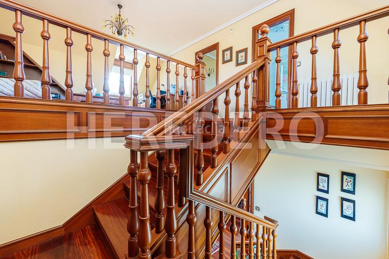 Foto b2a52fba-7c9f-4a05-9001-7926ed700479. Chalet with fireplace heating parking pool in Valadares - Beade Vigo