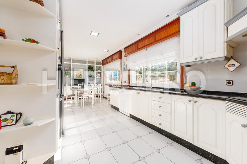 Foto bf83054f-f3b1-48ac-b745-9fcfa3ce4c86. Chalet with fireplace heating parking pool in Valadares - Beade Vigo