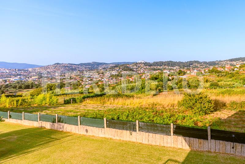 Foto ca75e7cf-a224-4f53-b96a-1fa416a76faf. Chalet with fireplace heating parking pool in Valadares - Beade Vigo