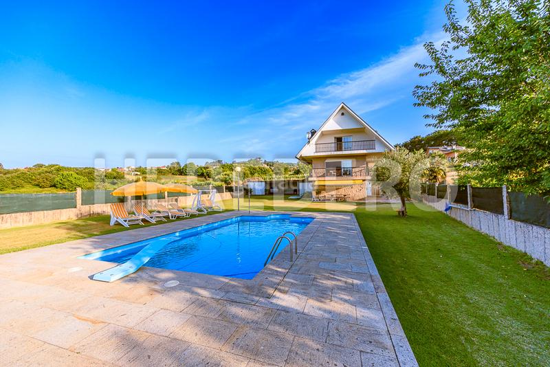 Foto e3d59941-47df-4c88-abe8-89d3db81d22d. Chalet with fireplace heating parking pool in Valadares - Beade Vigo