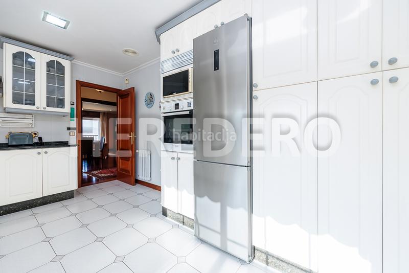 Foto ba48707a-e31b-40e8-9a3f-c73872c43a59. Chalet avec cheminée chauffage parking piscine dans Vigo