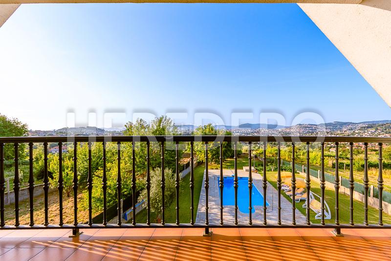 Foto c0de3078-08c8-4954-a52a-40ce67b89524. Chalet avec cheminée chauffage parking piscine dans Vigo