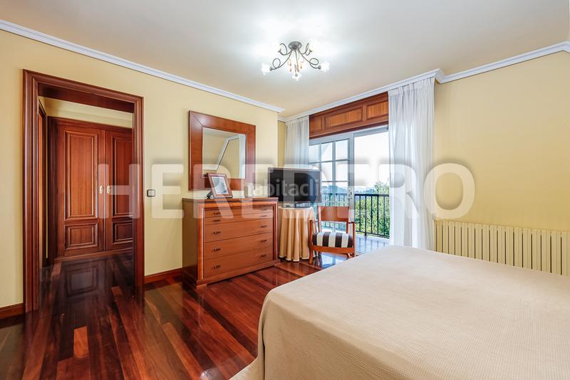 Foto ed05a82f-bb26-441d-aebb-f7bc72658317. Chalet avec cheminée chauffage parking piscine dans Vigo