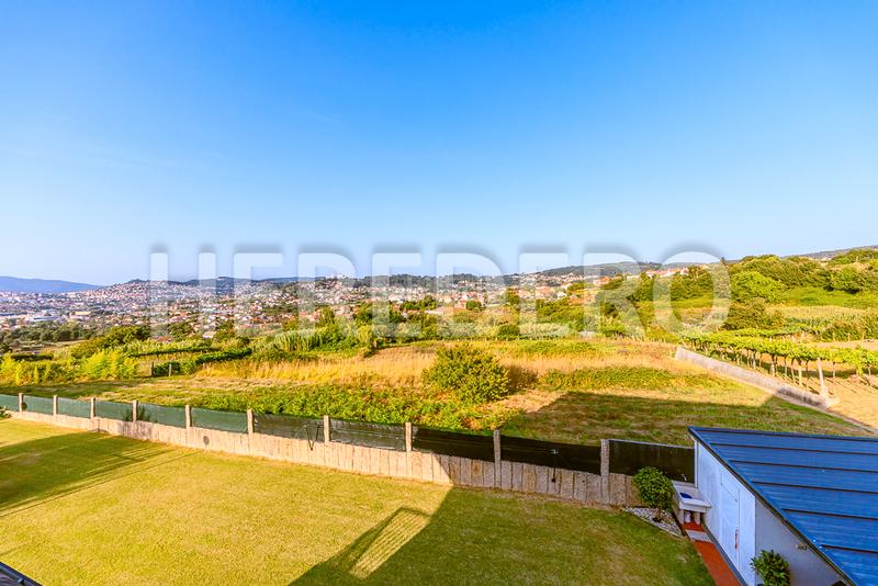 Foto 1139a2f4-649c-45b8-8b0e-7ef7a4609f9b. Chalet en Valadares - Beade Vigo