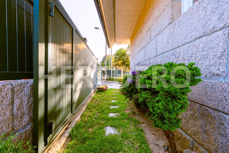 Foto 135791fa-ae0a-4621-8406-27feafb0dc48. Xalet amb xemeneia calefacció aparcament piscina a Vigo