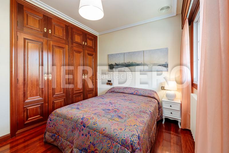 Foto 662db513-ac30-4a16-ba72-b8b1cc96b5bb. Xalet amb xemeneia calefacció aparcament piscina a Vigo