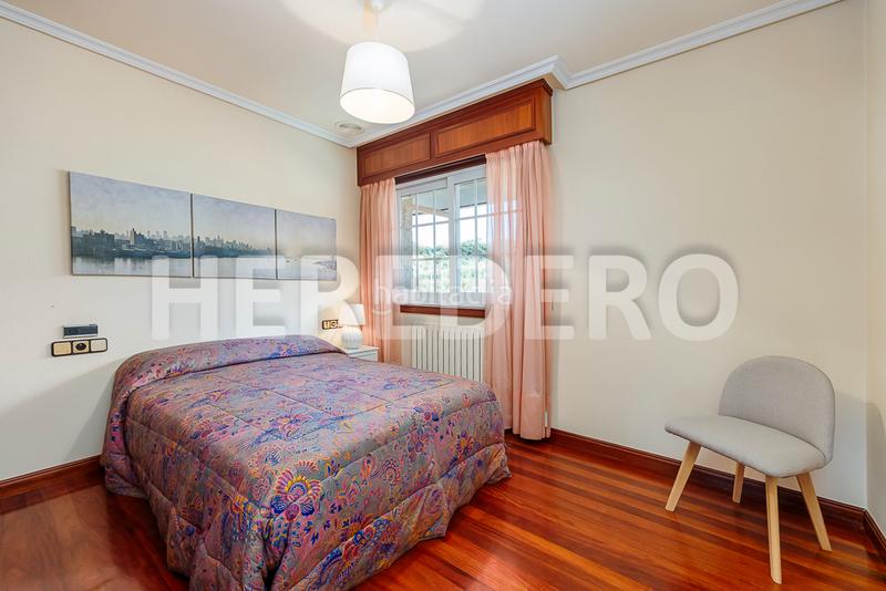 Foto 8466d012-ccb4-4f89-b7f1-2c8b746ee3e6. Xalet amb xemeneia calefacció aparcament piscina a Vigo