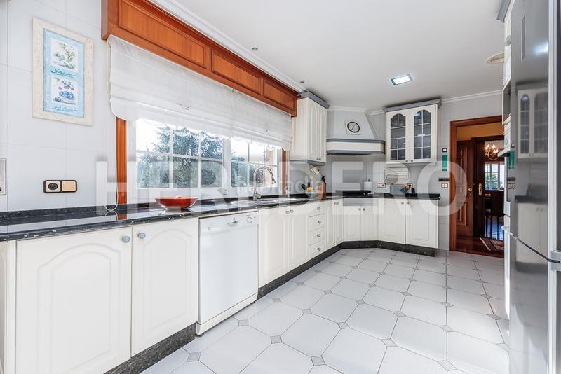 Foto d4597084-c3b2-47cf-8d73-ee96836f0af6. Xalet amb xemeneia calefacció aparcament piscina a Vigo