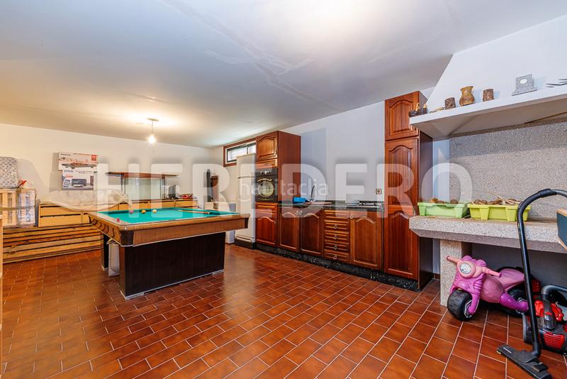 Foto db00b10c-5289-4b22-85a7-8ddfa8251b7a. Xalet amb xemeneia calefacció aparcament piscina a Vigo