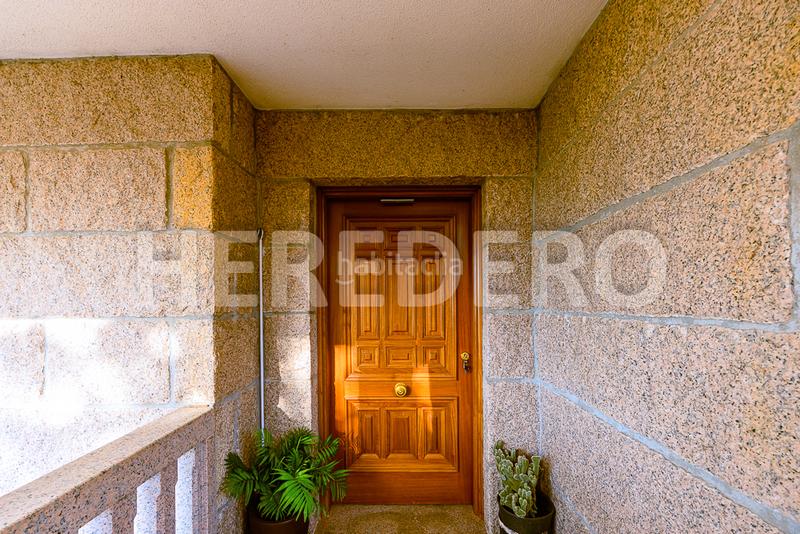 Foto fcd49605-0578-49bf-91e8-1e5fdaa059ae. Xalet amb xemeneia calefacció aparcament piscina a Vigo