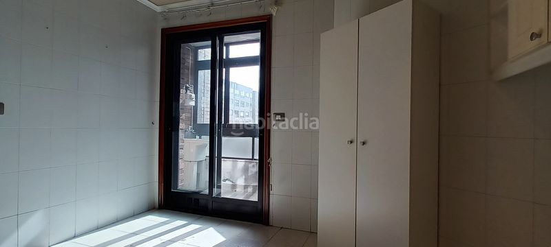 Foto 53c03d9a-fa10-481b-a389-35fb9e764ac2. Piso en Teis Vigo