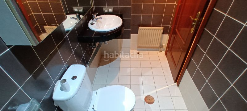 Foto 8f9009bb-50f8-401a-8b47-345509638863. Piso en Teis Vigo