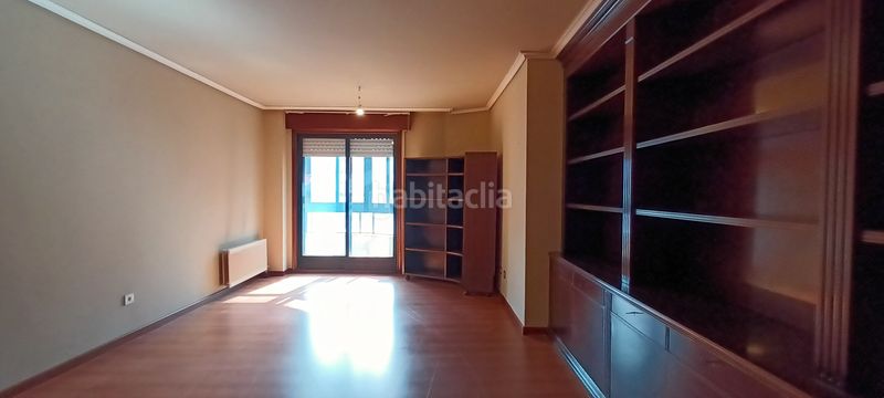 Foto ce727ae6-26db-49b9-8546-6c00cfa520e1. Piso en Teis Vigo