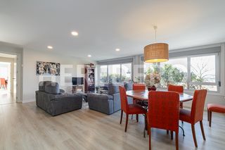 Flat  Rúa de garcía barbón. Amplio y luminoso piso reformado en pleno centro de vigo