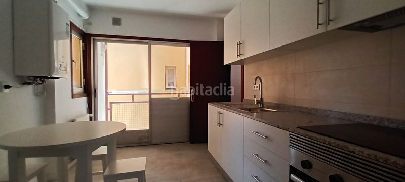 Foto e6ef4801-5818-4ea0-8b1b-49102e7358ad. Pis amb calefacció aparcament a Zona Fernández Labreda Pontevedra