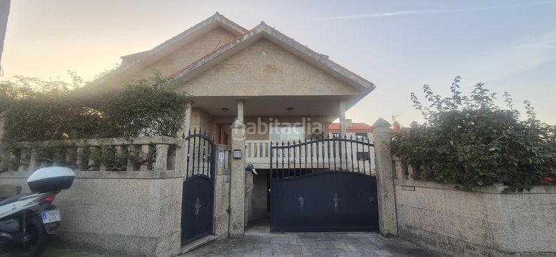 Foto 514c3986-c928-410d-a064-cd6e26ba3978. Xalet amb xemeneia calefacció aparcament piscina a Vigo