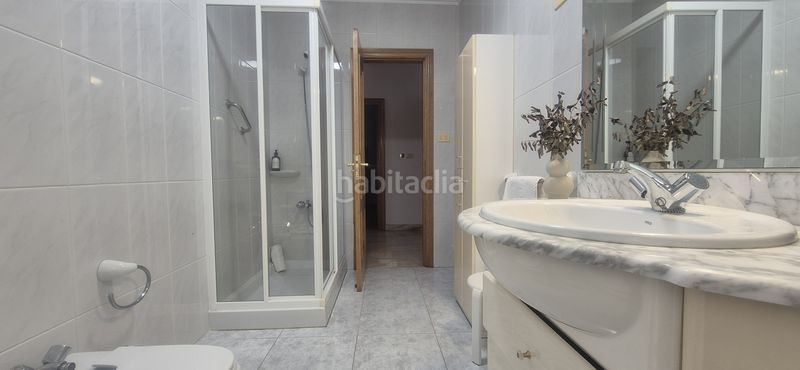 Foto 7511b1a4-16d7-4b25-b24e-bed464e1f799. Xalet amb xemeneia calefacció aparcament piscina a Vigo