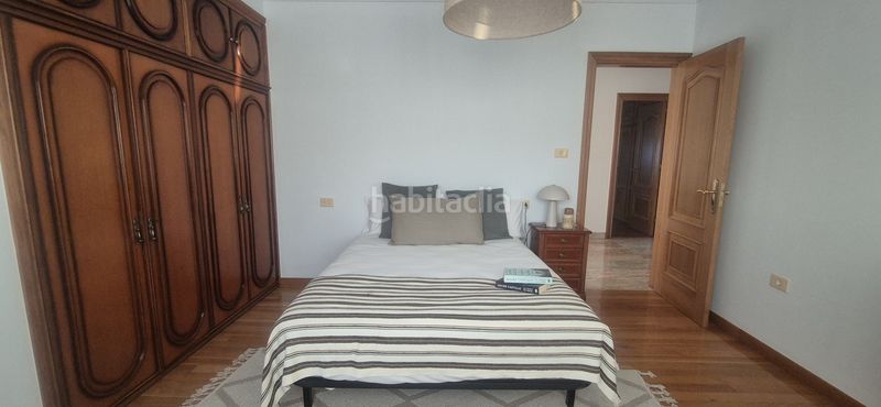Foto 9b5b7df3-a259-4fd7-b9ba-ca5c06059f92. Xalet amb xemeneia calefacció aparcament piscina a Vigo