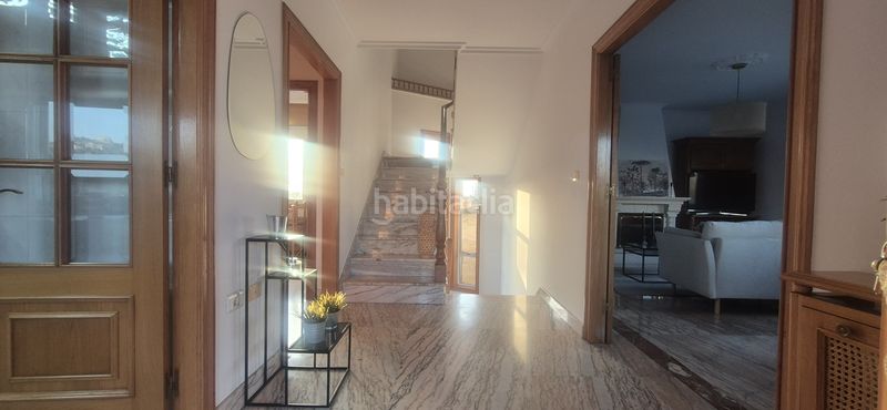 Foto a281a85d-d02e-4b94-82cc-e06b1dd88e7b. Xalet amb xemeneia calefacció aparcament piscina a Vigo