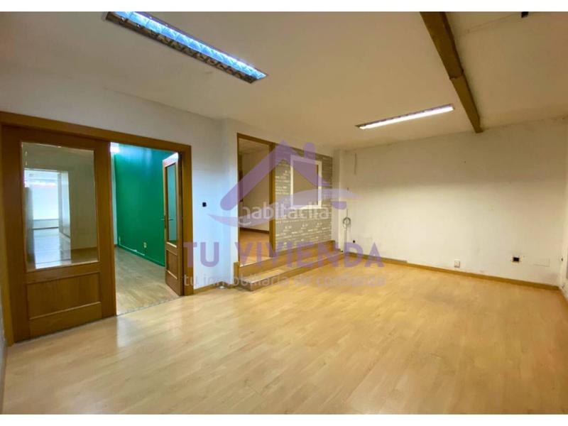 Foto e8cb26b3-7043-4fd1-a010-9a39b0bc0aad. Local comercial a Delicias Valladolid