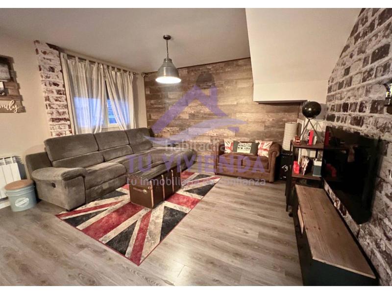 Foto 2c42a87f-29ae-48d8-8bfe-c2054afbc168. Semi detached house with heating parking in Tudela de Duero
