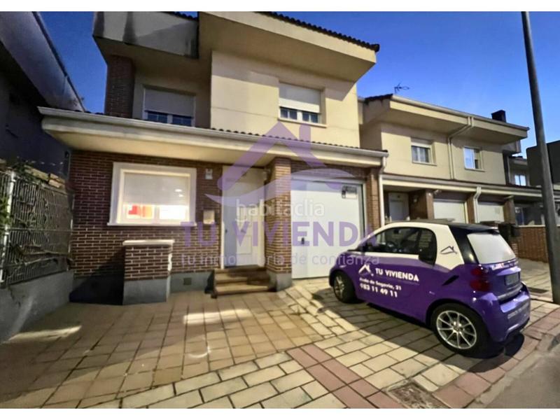 Foto 5f2cc38f-b600-42a5-a875-3ab6e4754b49. Semi detached house with heating parking in Tudela de Duero